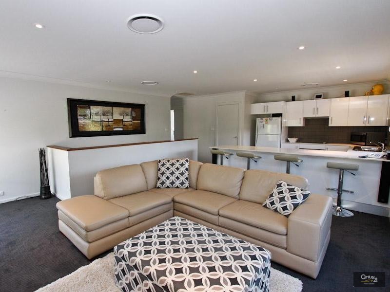 1/12 Berringar Road, Valentine NSW 2280