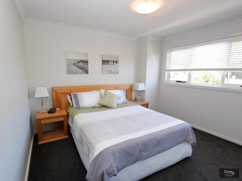 1/12 Berringar Road, Valentine NSW 2280