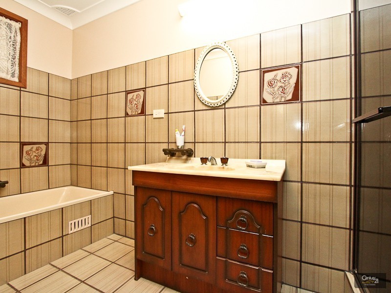 3 Barossa Close, Eleebana NSW 2282