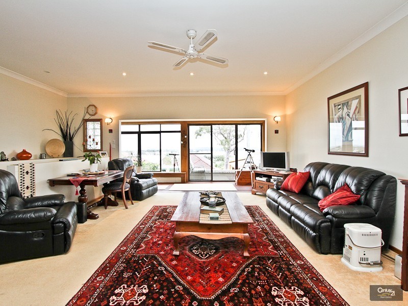 6 Vista Parade, Belmont NSW 2280