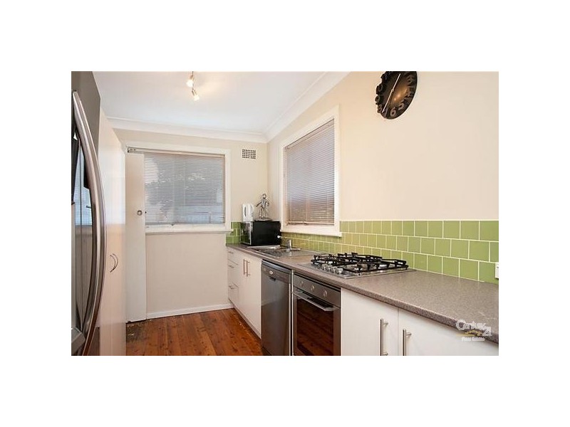 39 Jones Avenue, Warners Bay NSW 2282