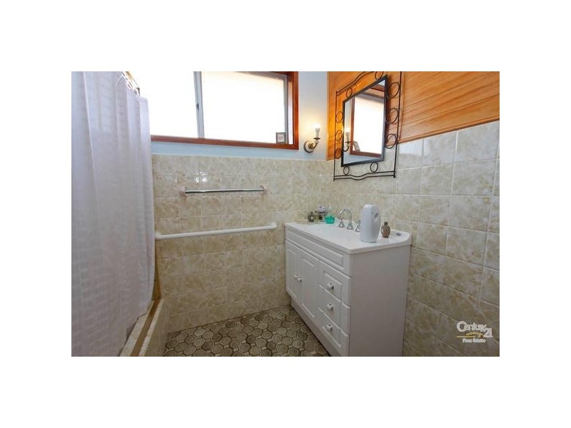 34 Berringar, Valentine NSW 2280