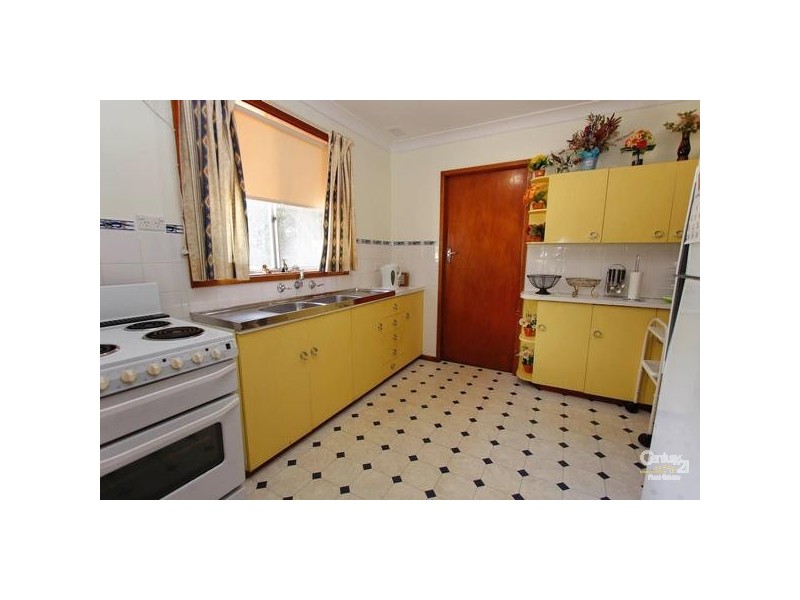 34 Berringar, Valentine NSW 2280
