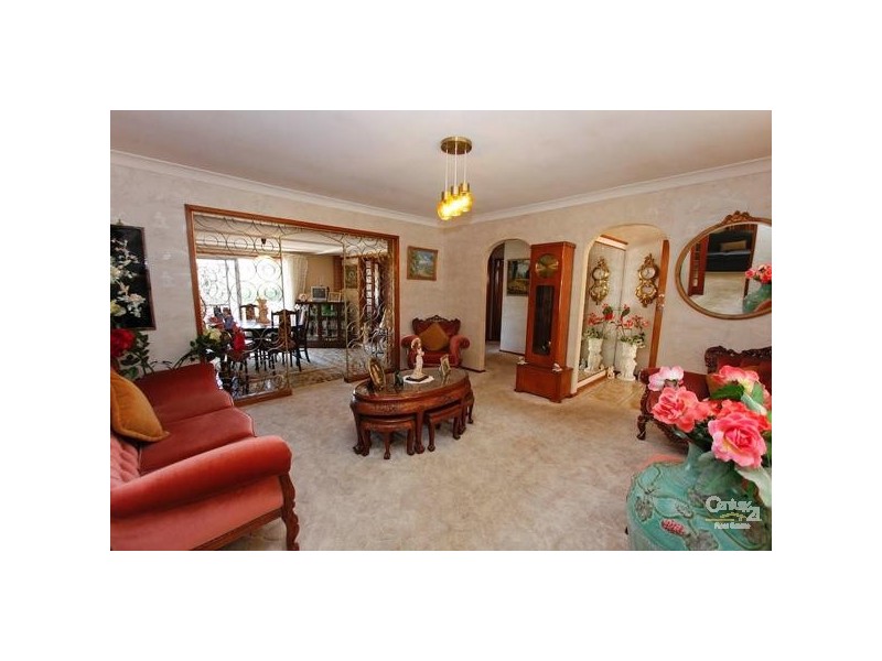 34 Berringar, Valentine NSW 2280