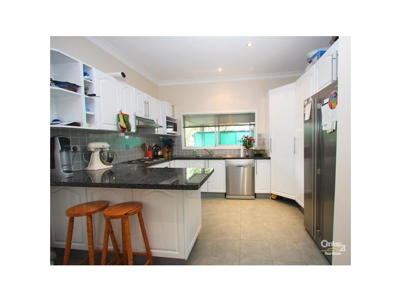 31 Robb Street, Belmont NSW 2280