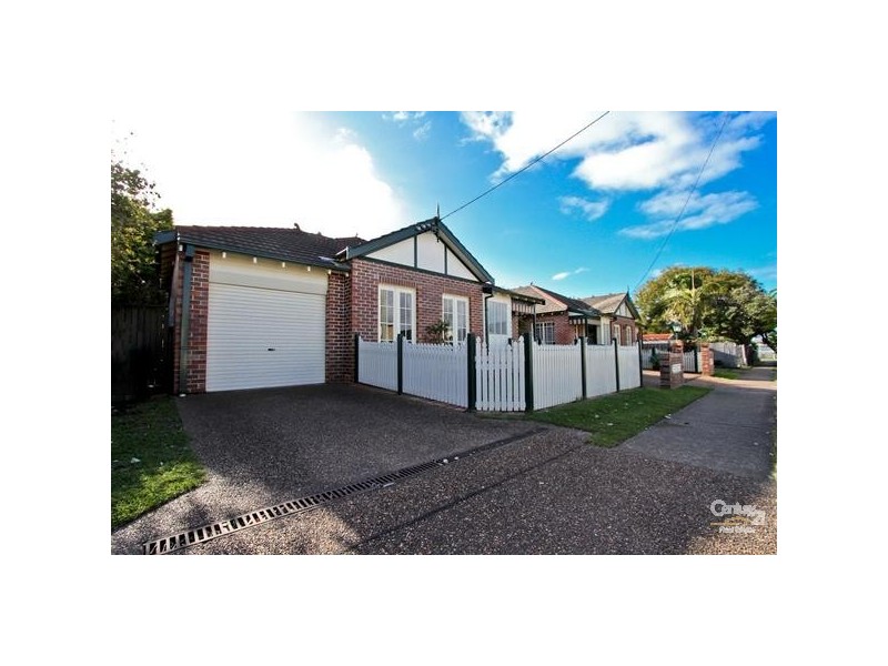 1/3 Hall Street, Merewether NSW 2291