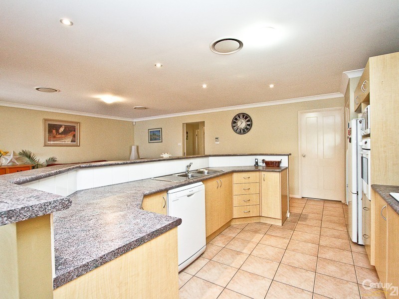 42 Master Street, Belmont North NSW 2280