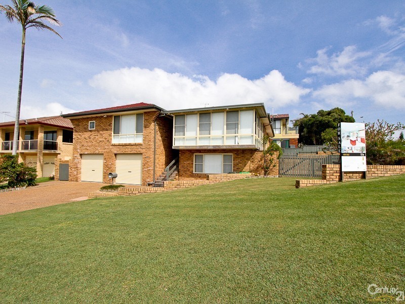 43 The Esplanade, Caves Beach NSW 2281