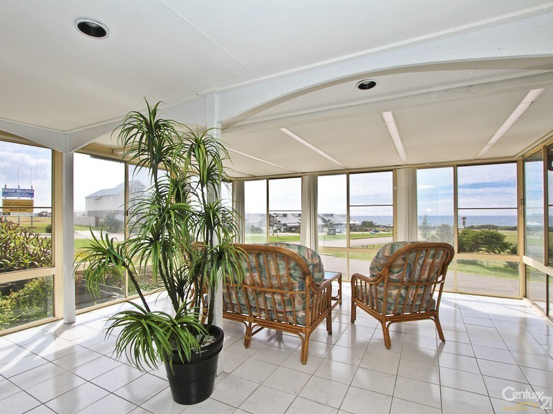 43 The Esplanade, Caves Beach NSW 2281