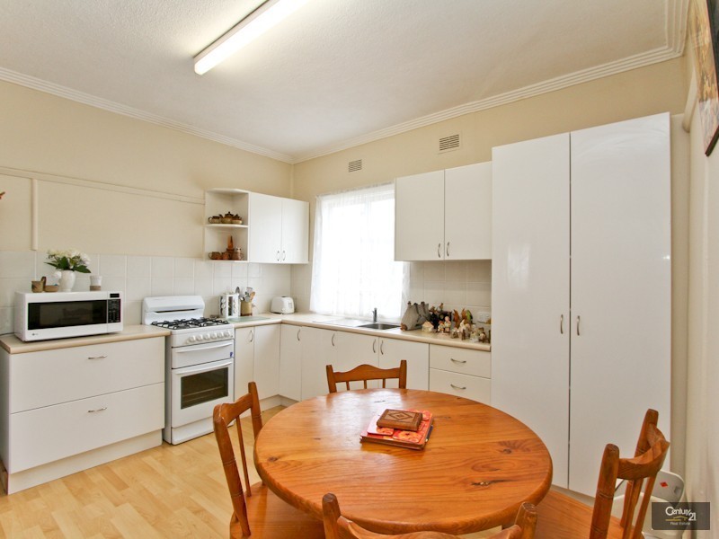 9 Robb Street, Belmont NSW 2280