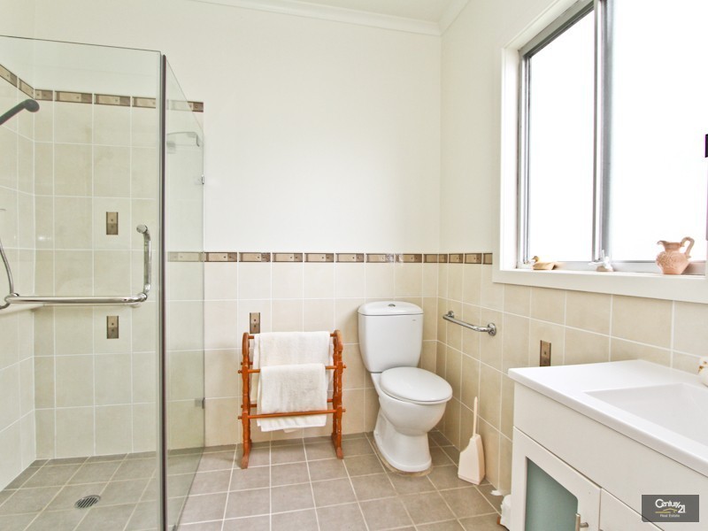 9 Robb Street, Belmont NSW 2280