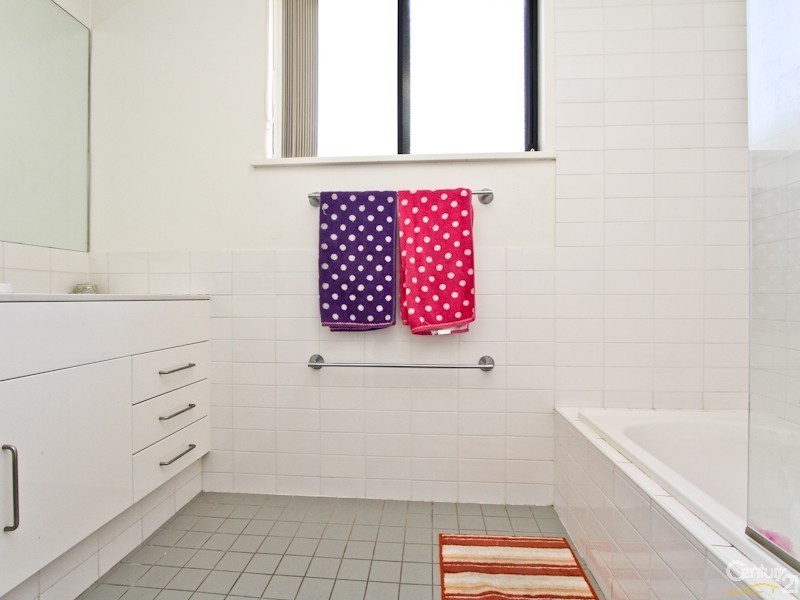 3/7 Howard Street, Warners Bay NSW 2282