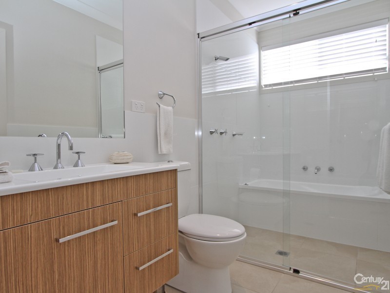 5 Frenchmans Way, Caves Beach NSW 2281