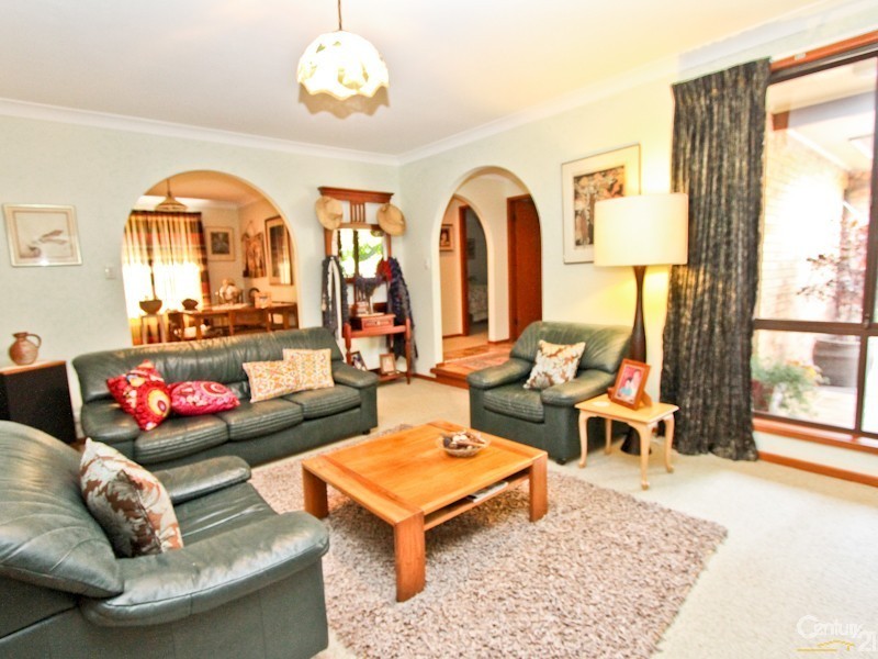 4 Yerambla Close, Eleebana NSW 2282