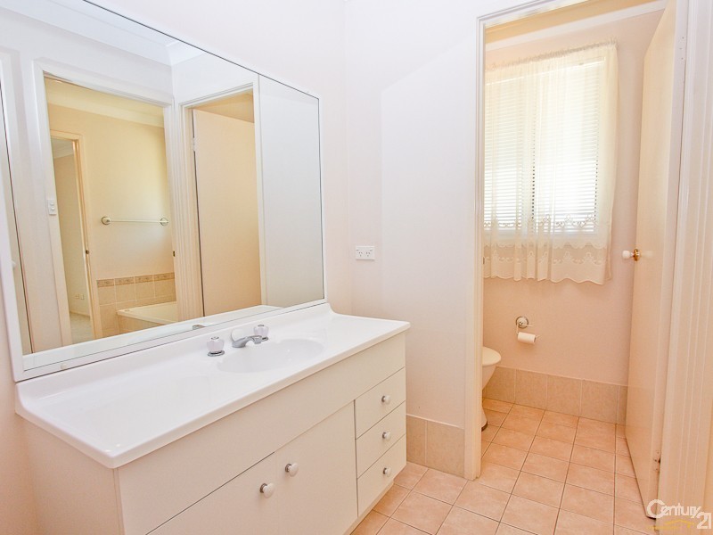 2 Gleeson Crescent, Eleebana NSW 2282