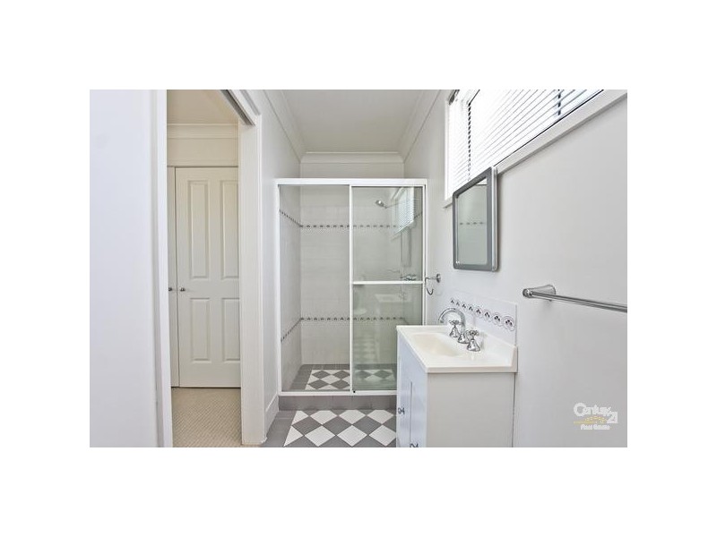 120 Macquarie Grove, Caves Beach NSW 2281