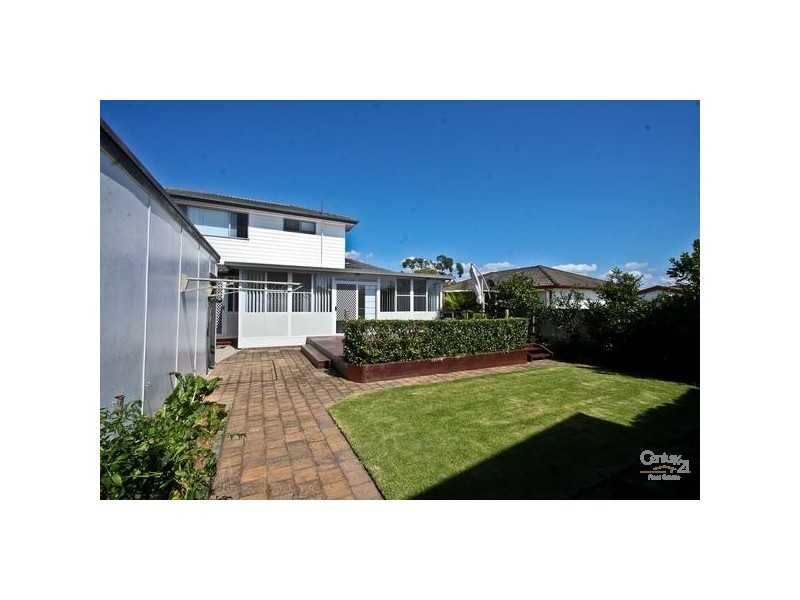 120 Macquarie Grove, Caves Beach NSW 2281