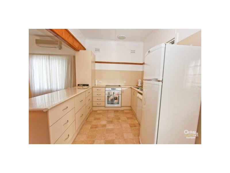 11 Robb Street, Belmont NSW 2280