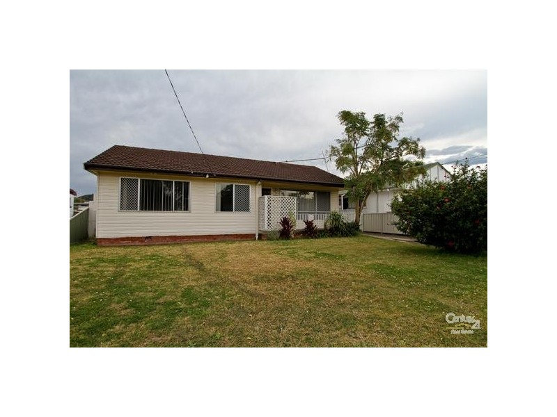 8 Spencer Street, Warners Bay NSW 2282