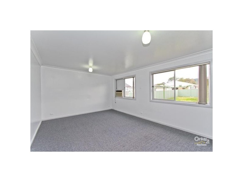 8 Spencer Street, Warners Bay NSW 2282