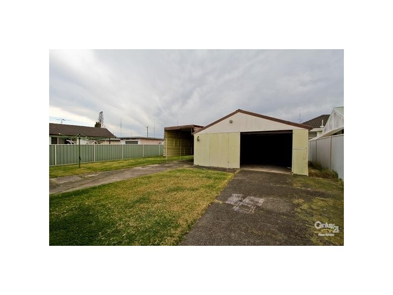 8 Spencer Street, Warners Bay NSW 2282