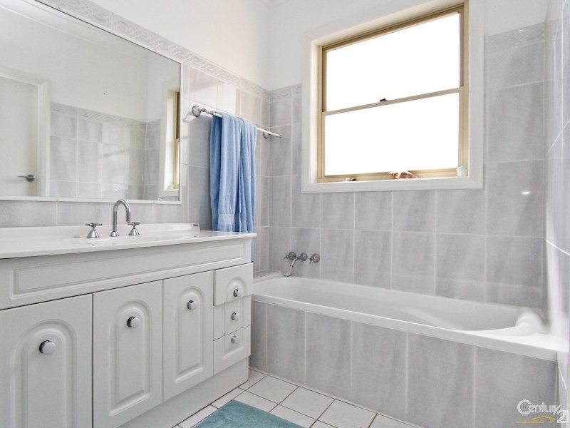 75 Bayview Street, Warners Bay NSW 2282