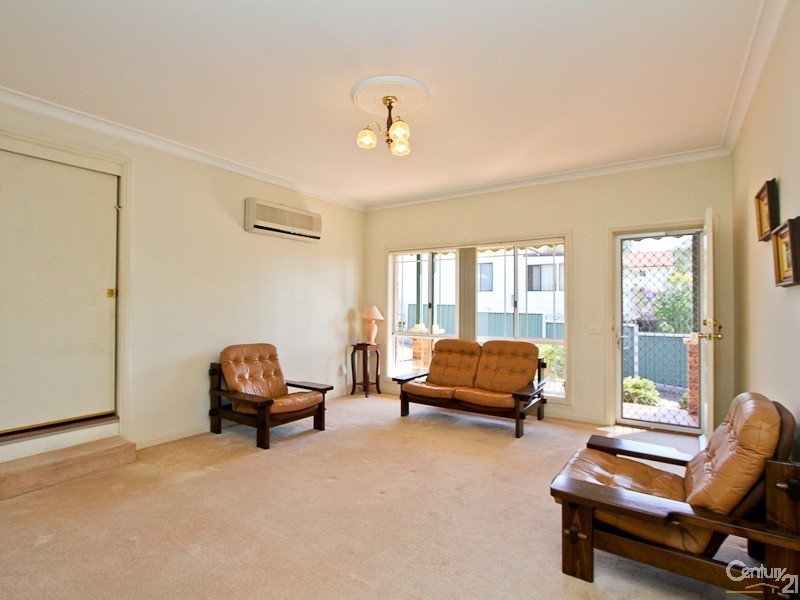 2/29 Tallawalla Road, Valentine NSW 2280