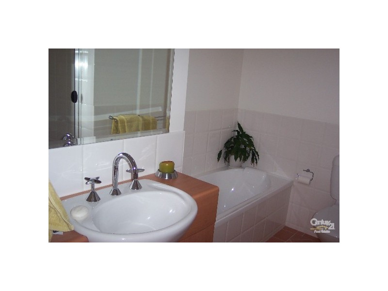 1/18 Geraldton Drive, Redhead NSW 2290