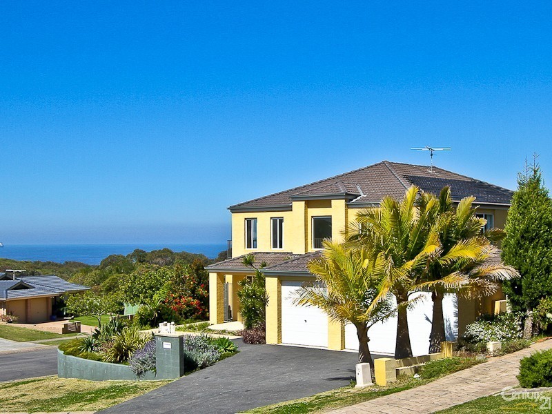 1 Sea Eagle Crescent, Caves Beach NSW 2281