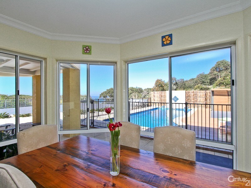 1 Sea Eagle Crescent, Caves Beach NSW 2281