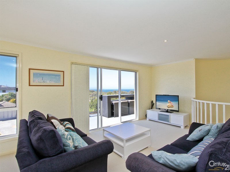 1 Sea Eagle Crescent, Caves Beach NSW 2281