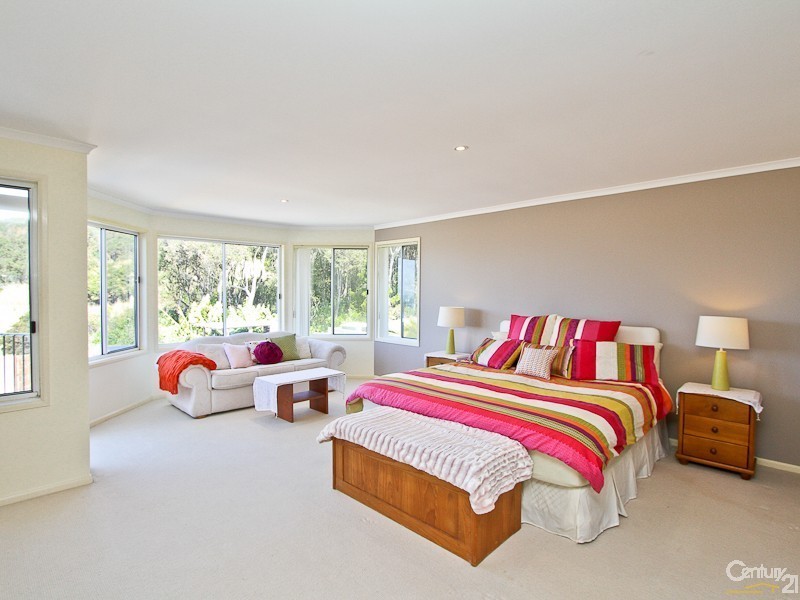 1 Sea Eagle Crescent, Caves Beach NSW 2281
