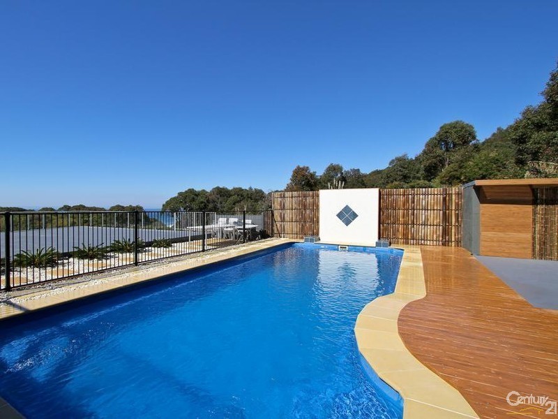 1 Sea Eagle Crescent, Caves Beach NSW 2281
