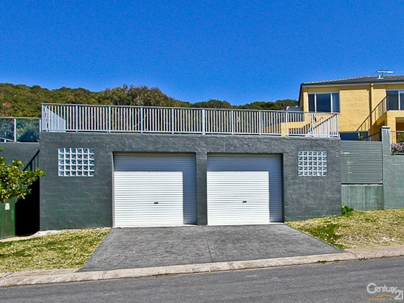 1 Sea Eagle Crescent, Caves Beach NSW 2281