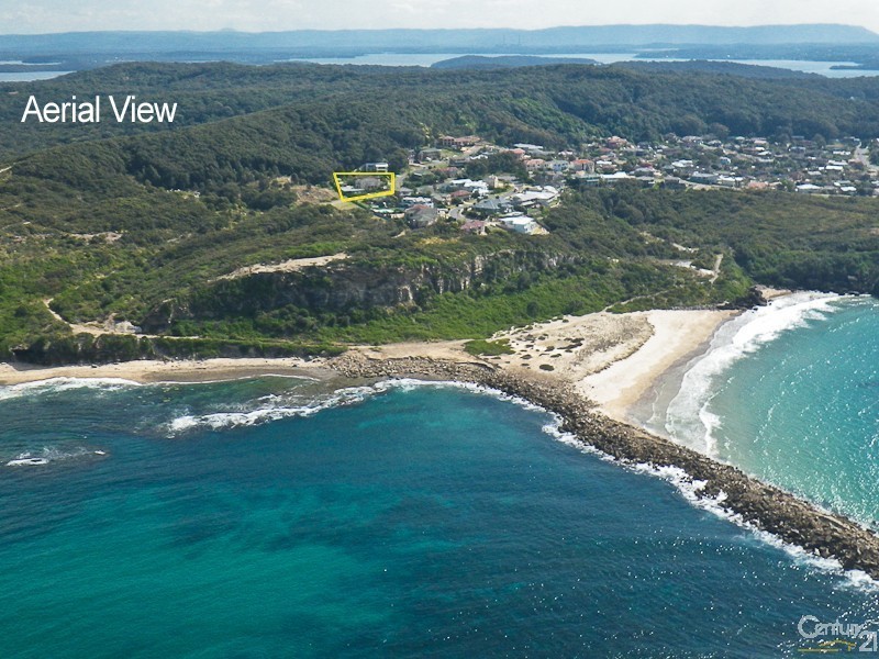 1 Sea Eagle Crescent, Caves Beach NSW 2281