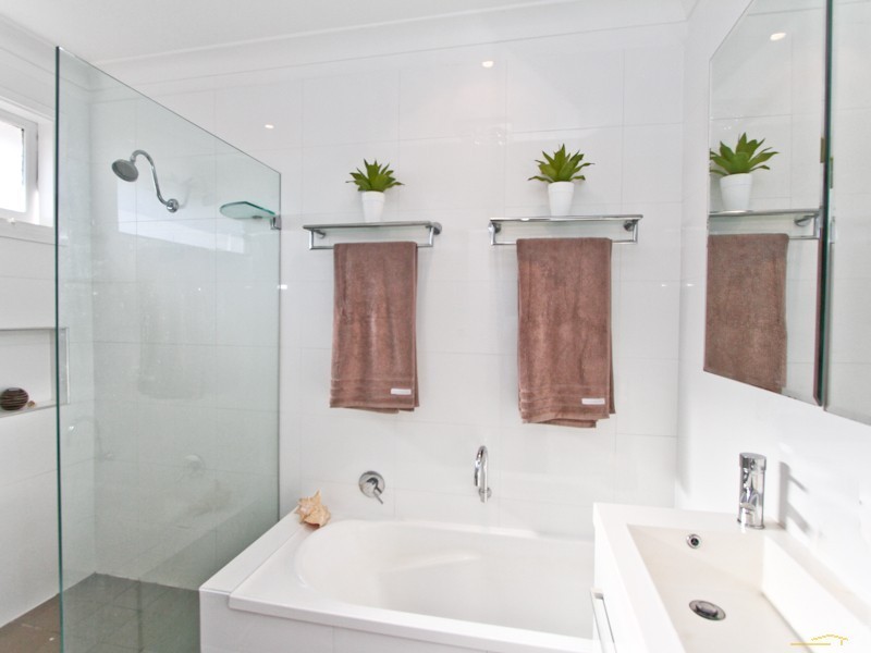 2 Winston Street, Croudace Bay NSW 2280