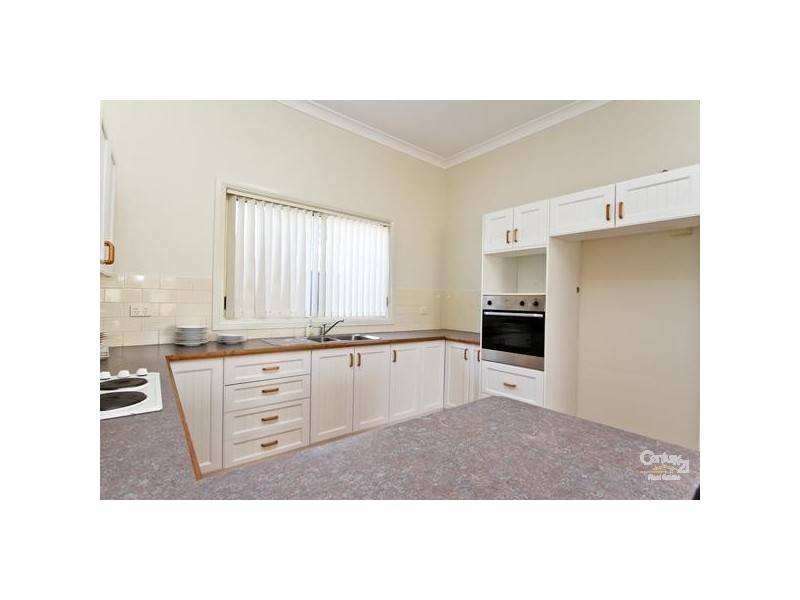 37 Seaman Avenue, Warners Bay NSW 2282