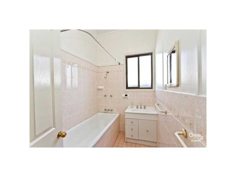 37 Seaman Avenue, Warners Bay NSW 2282