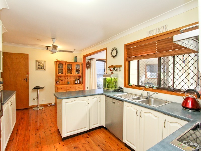 2 Michael Crescent, Valentine NSW 2280