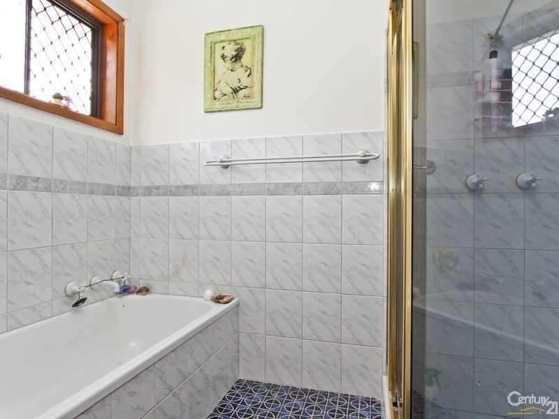 2 Michael Crescent, Valentine NSW 2280