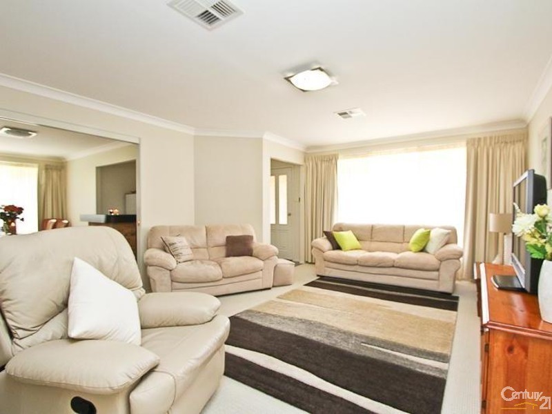 10 Squire Close, Valentine NSW 2280