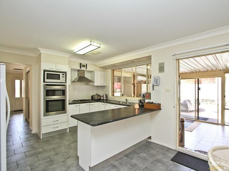 10 Squire Close, Valentine NSW 2280