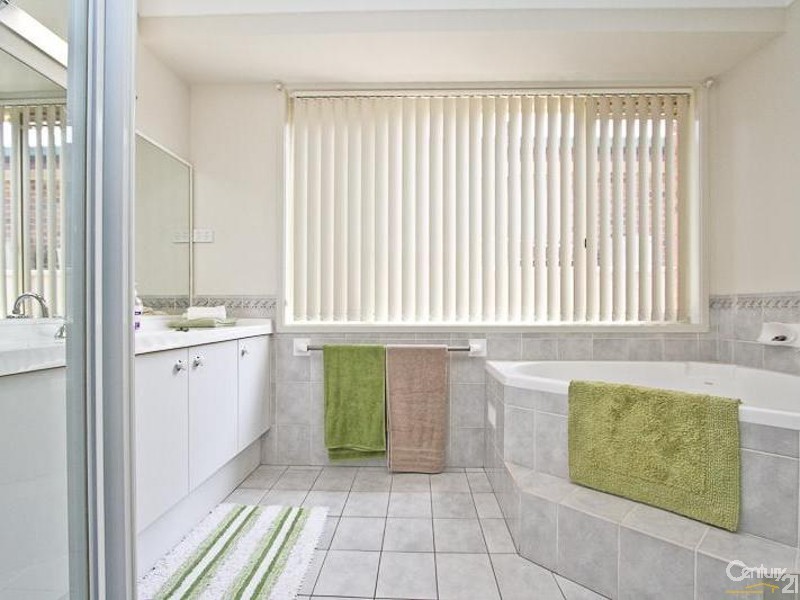 10 Squire Close, Valentine NSW 2280