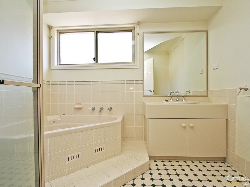 4 Arundel Place, Valentine NSW 2280