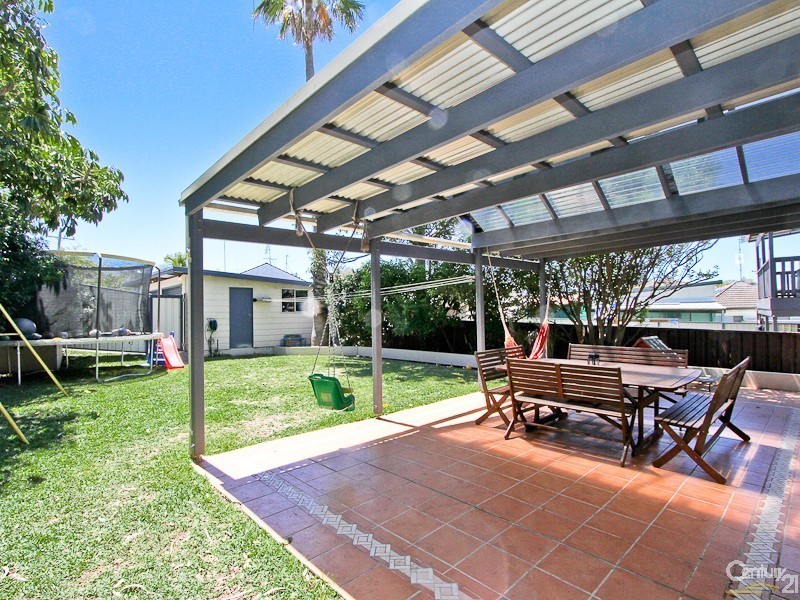 2 Railway Crescent, Belmont North NSW 2280