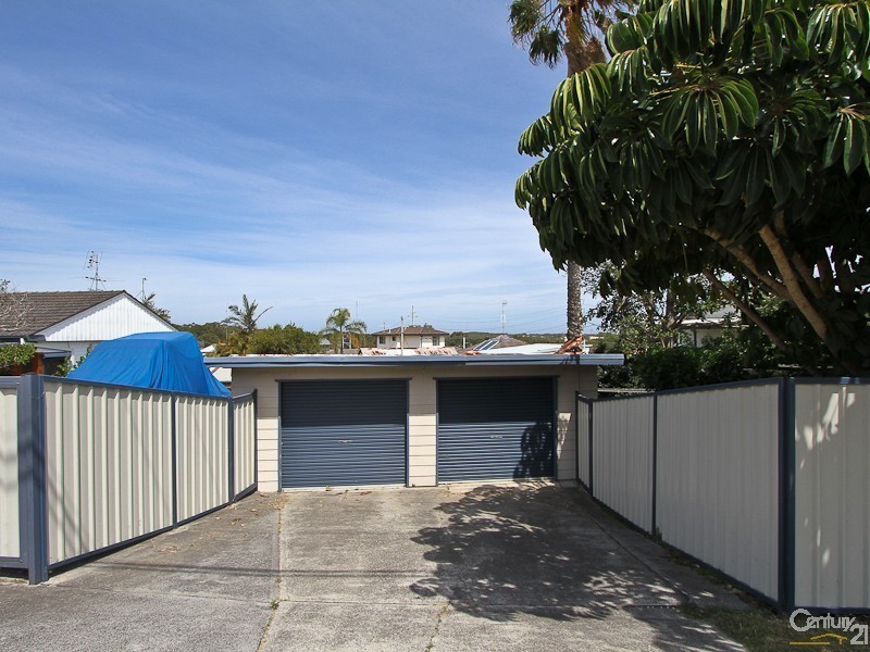 2 Railway Crescent, Belmont North NSW 2280