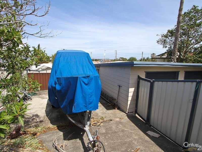 2 Railway Crescent, Belmont North NSW 2280