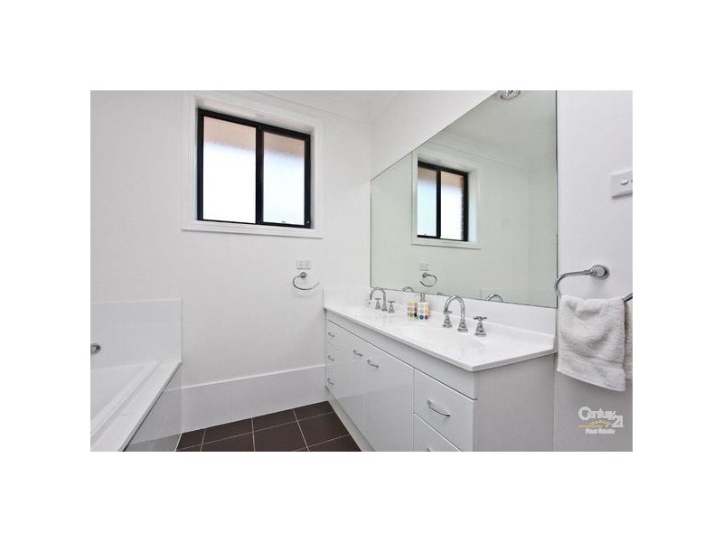 34 Ripon Way, Macquarie Hills NSW 2285