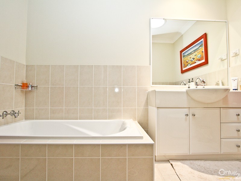 2/30 Martin Street, Warners Bay NSW 2282