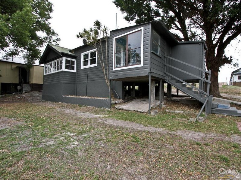 8 George Street, Belmont NSW 2280